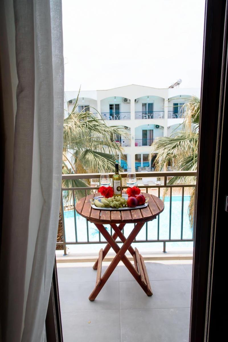 Stavros Beach Hotel エクステリア 写真