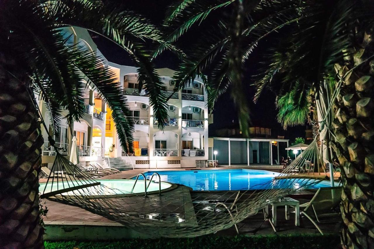 Stavros Beach Hotel エクステリア 写真